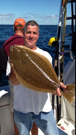 Andy_with_the_big_fluke_of_the_day._25.5_inches_and_just_shy_of_6_pounds..jpg